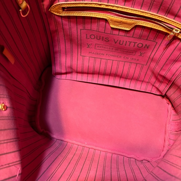 Authentic LOUIS VUITTON - Picture 2 of 5